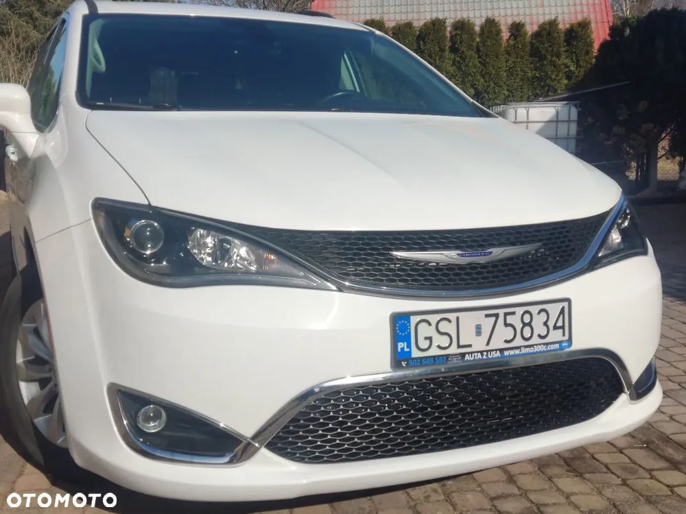 Chrysler Pacifica - 1