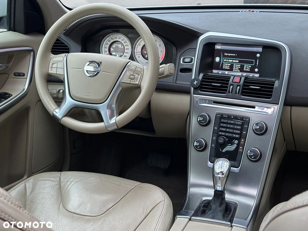 Volvo XC 60 3.2 AWD Summum - 32