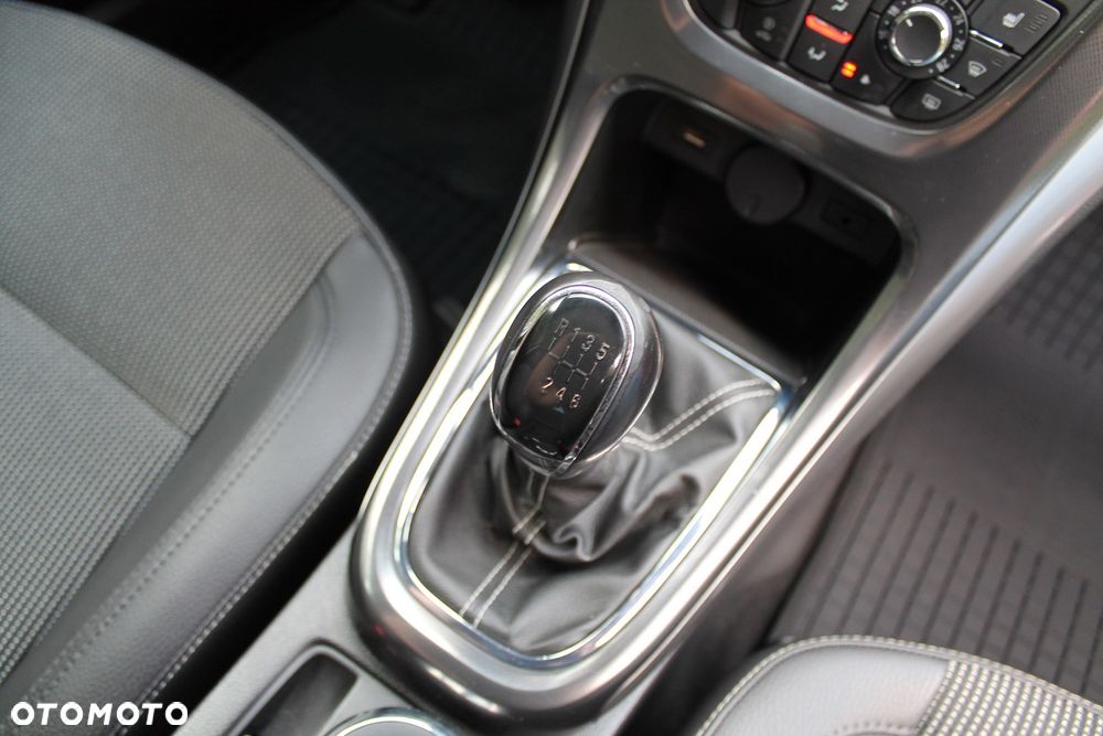 Opel Astra 1.6 Turbo Cosmo - 29