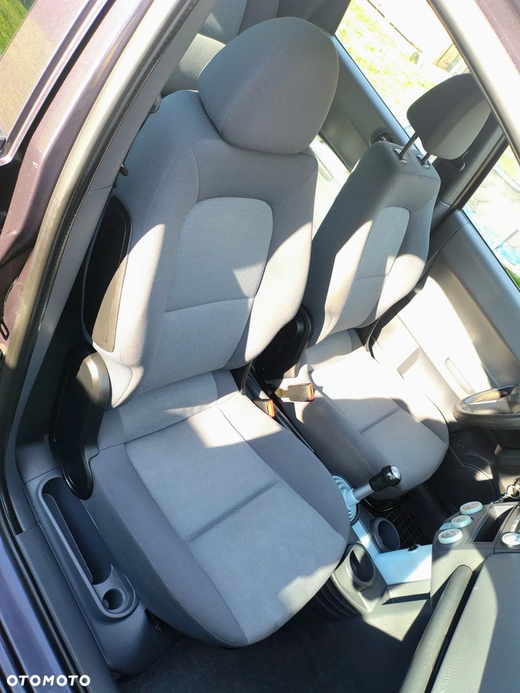 Mitsubishi Colt - 4