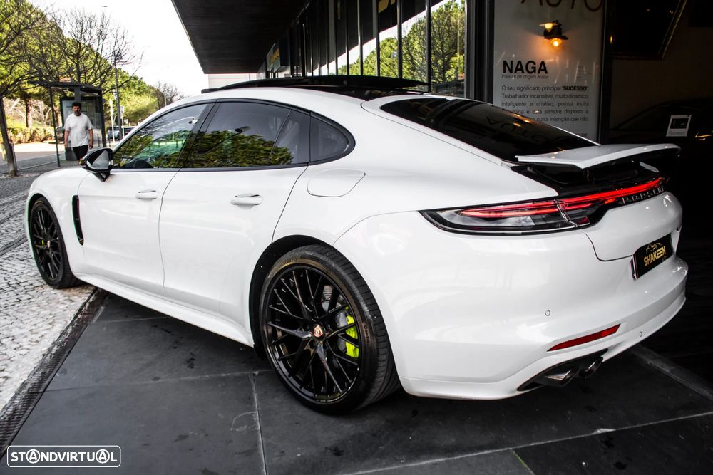 Porsche Panamera 4 E-Hybrid Platinum Edition - 3