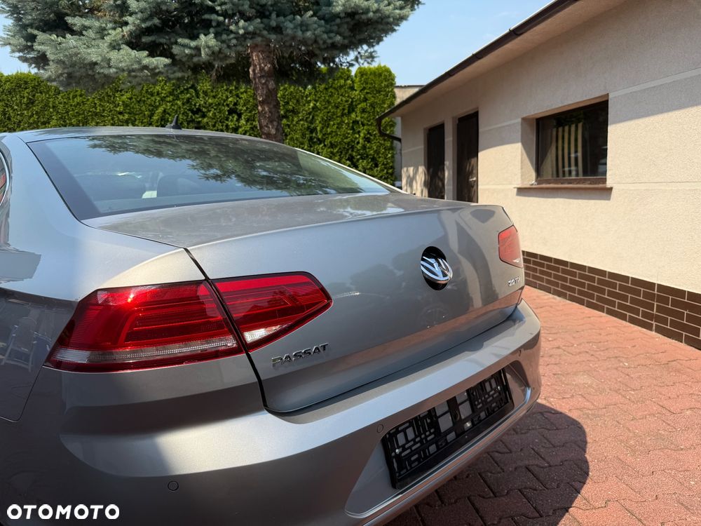 Volkswagen Passat 2.0 TDI (BlueMotion Technology) Highline - 15