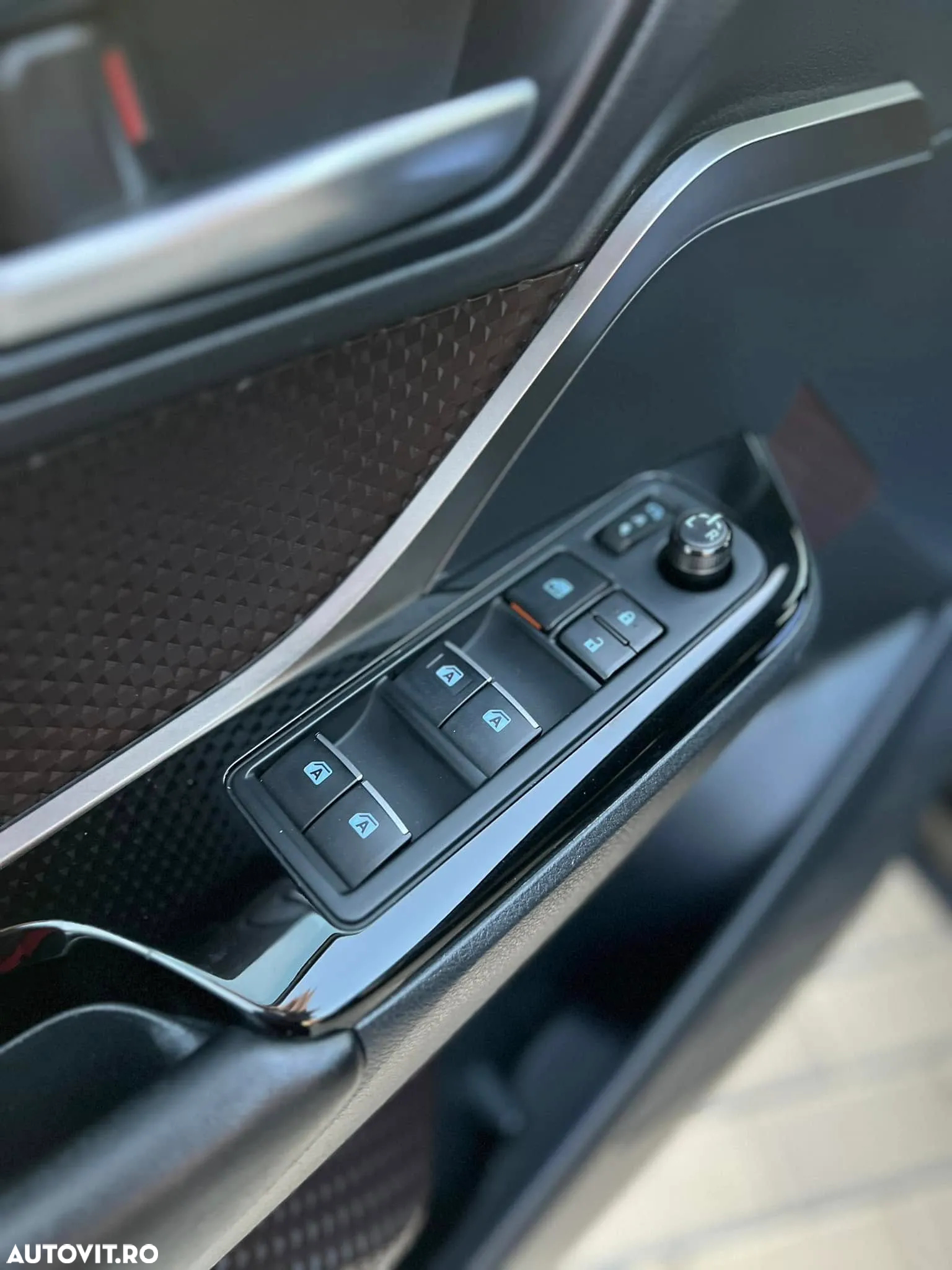 Toyota C-HR Hybrid Lounge - 27