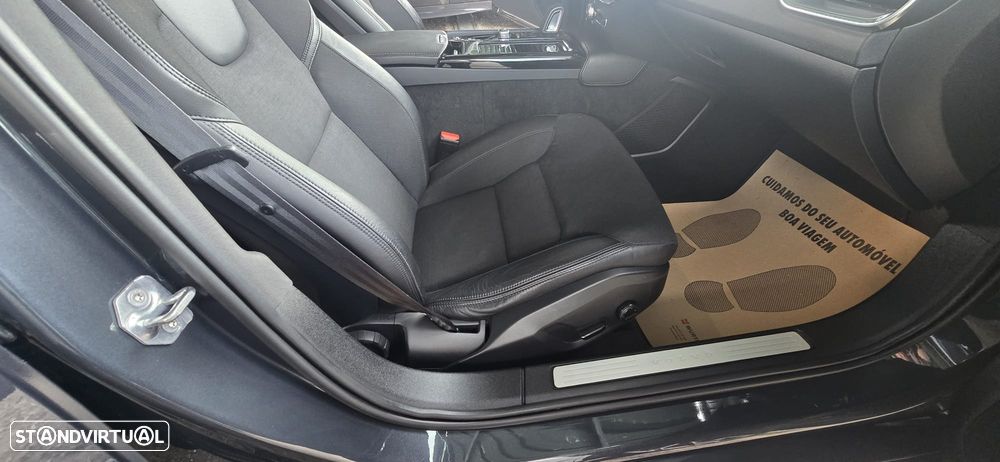 Volvo V60 2.0 T8 AWD TE Momentum Plus - 26