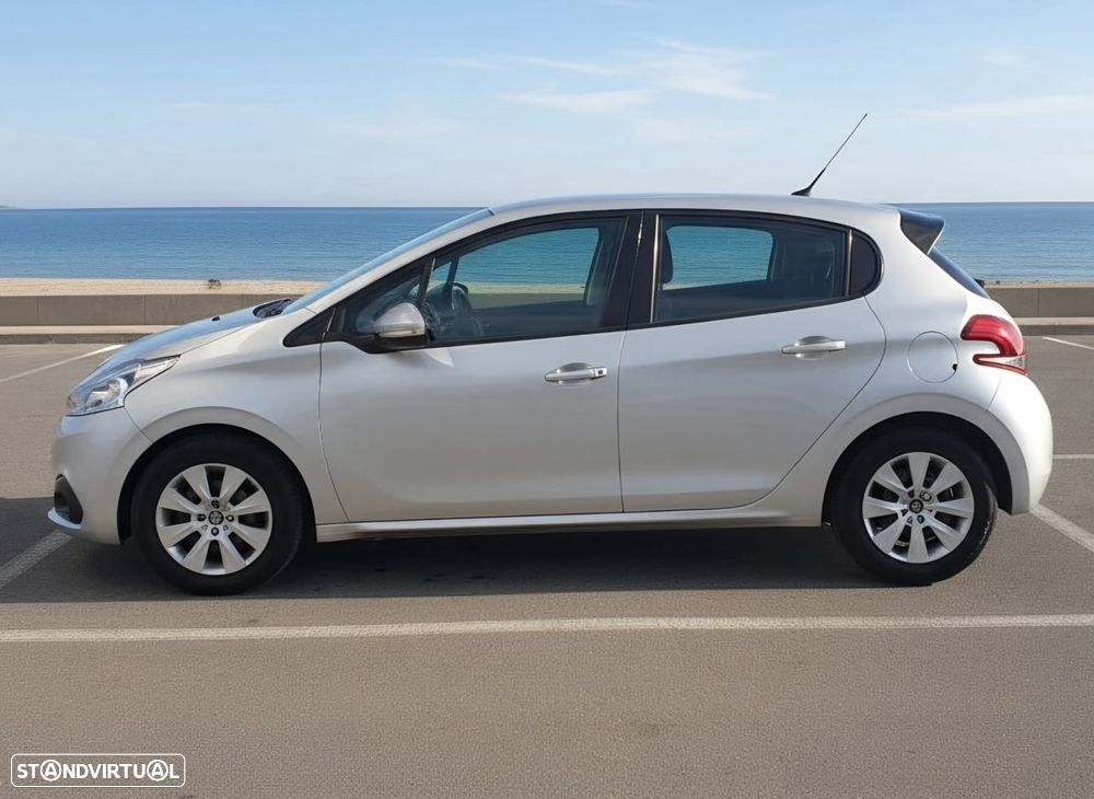 Peugeot 208 2018 photo 2