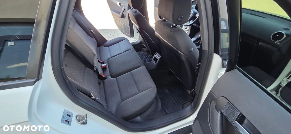 Audi A3 Sportback 1.6 TDI DPF S line Sportpaket - 19