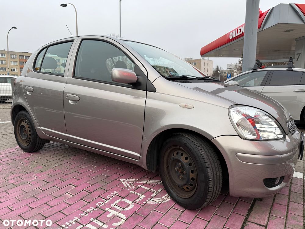 Toyota Yaris - 10