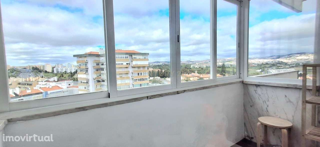 T2 espaçoso e luminoso junto ao Metro do Lumiar - Grande imagem: 4/27