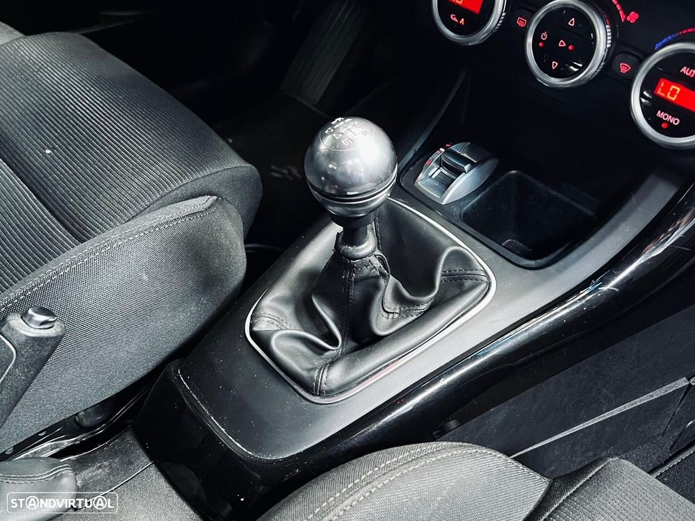 Alfa Romeo Giulietta 1.6 JTDM Distinctive - 28