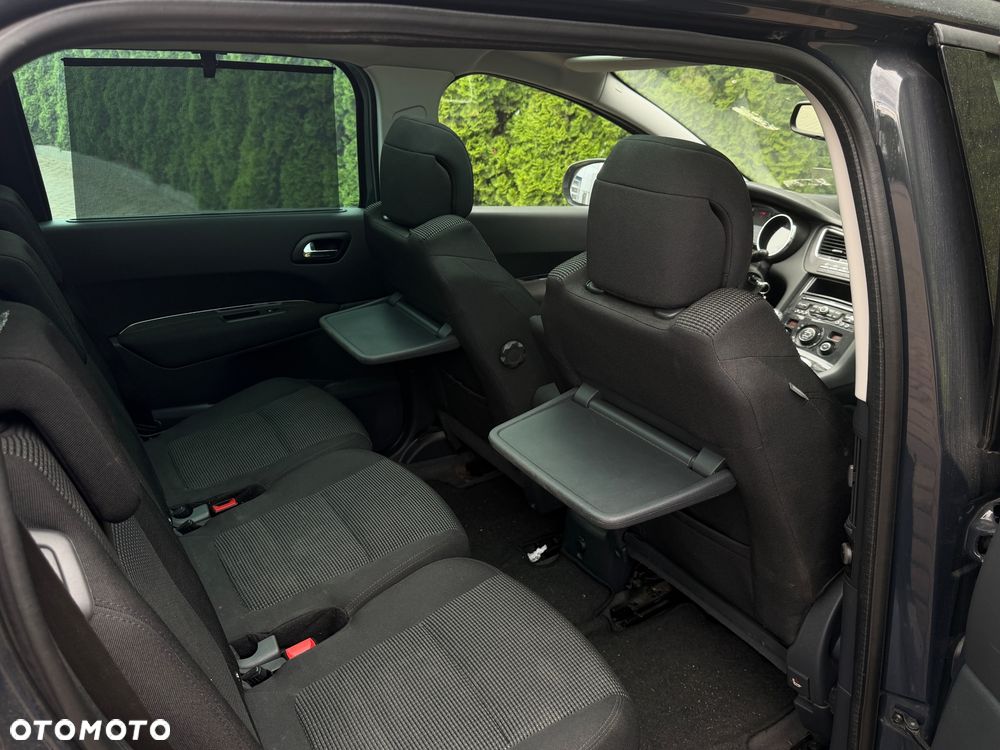 Peugeot 5008 - 10