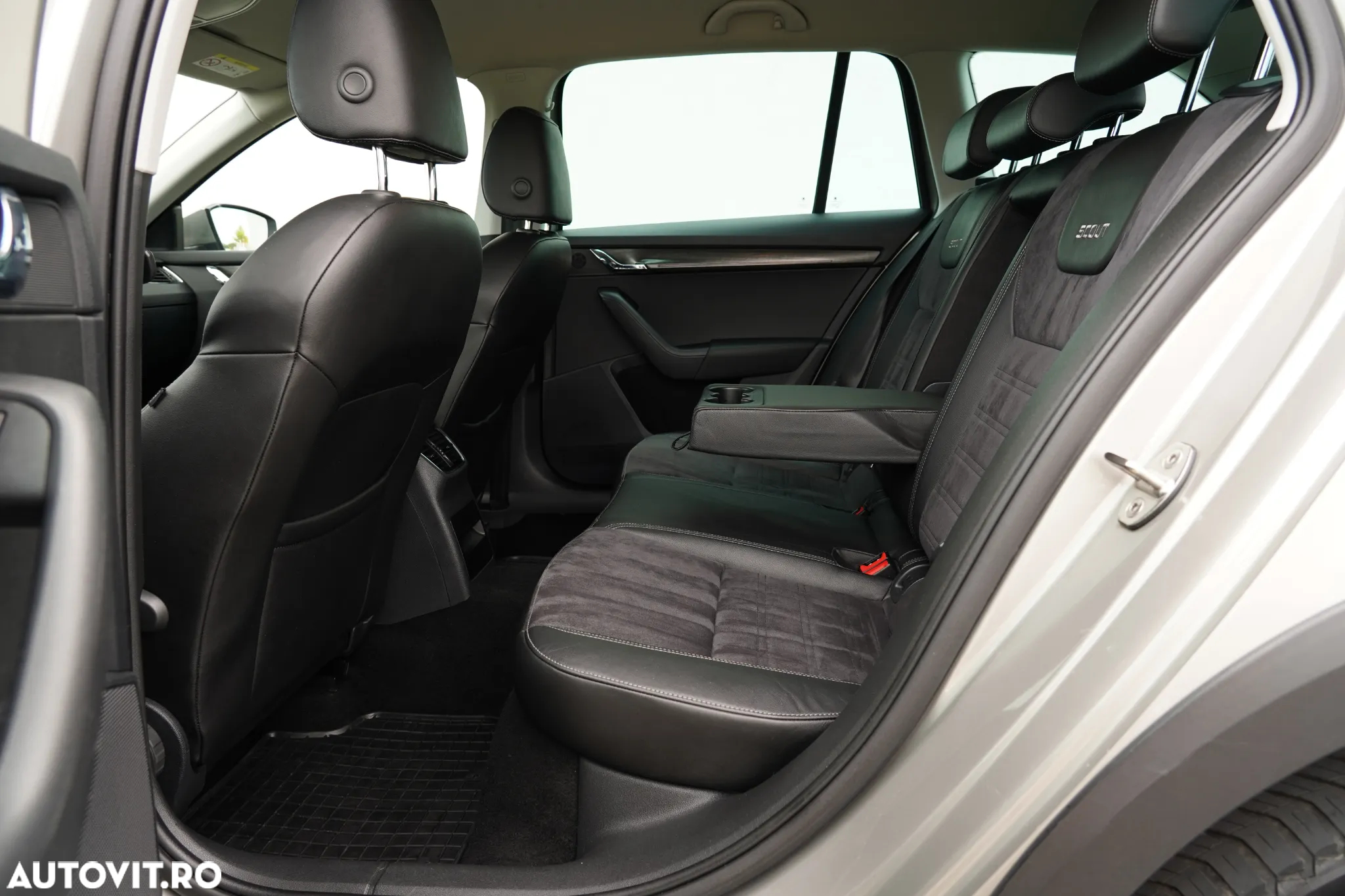 Skoda Octavia Combi 2.0 TDI 4x4 DSG Scout - 17
