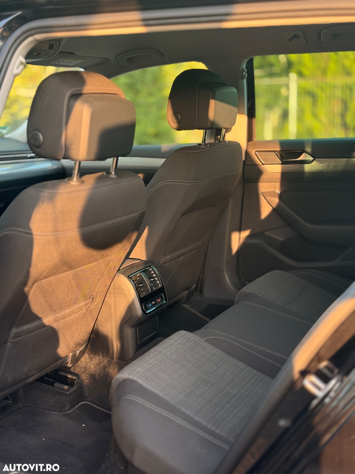 Volkswagen Passat 2.0 TDI DSG Trendline - 10