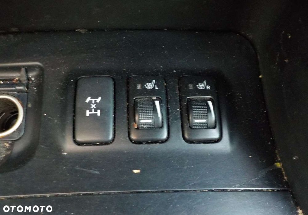 Toyota Land Cruiser - 37