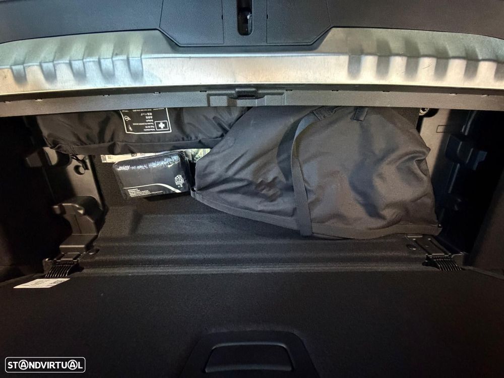 BMW 330 e Pack Desportivo M Pro Auto - 32