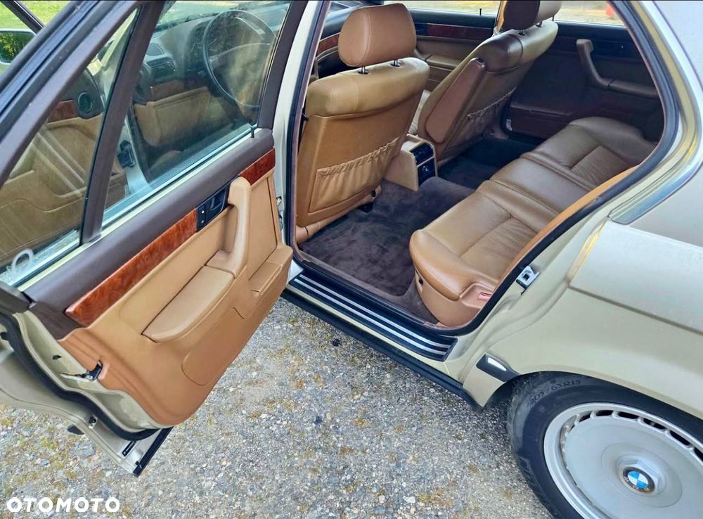 BMW Seria 7 750iL - 8