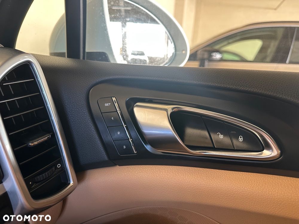 Porsche Cayenne Diesel Platinum Edition - 38