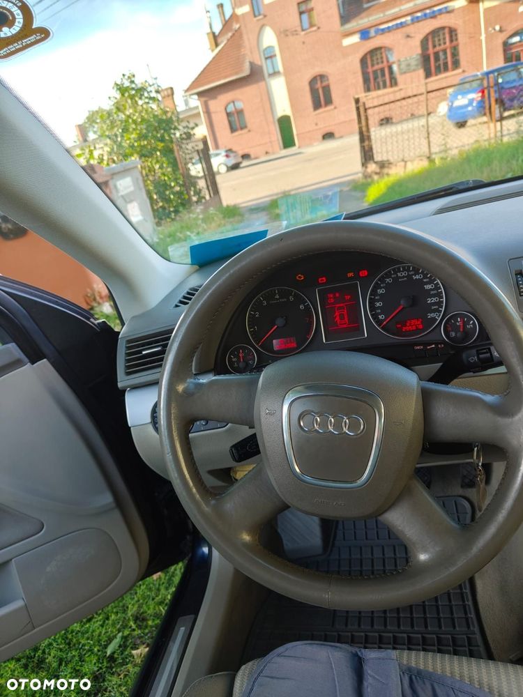Audi A4 Limousine - 5