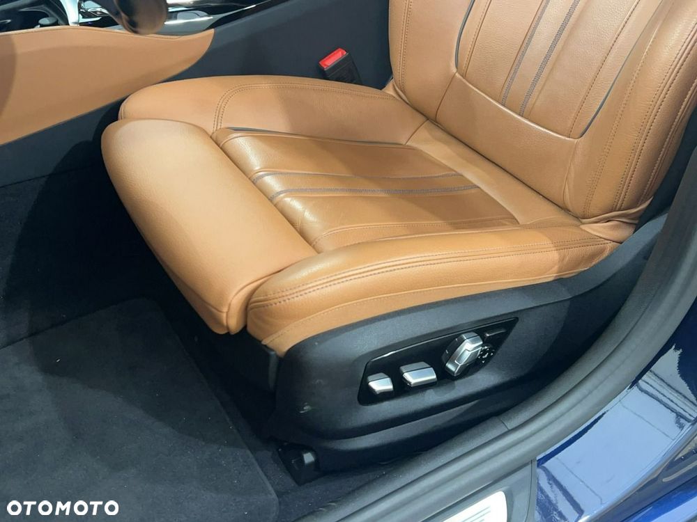 BMW Seria 5 530i mHEV - 17
