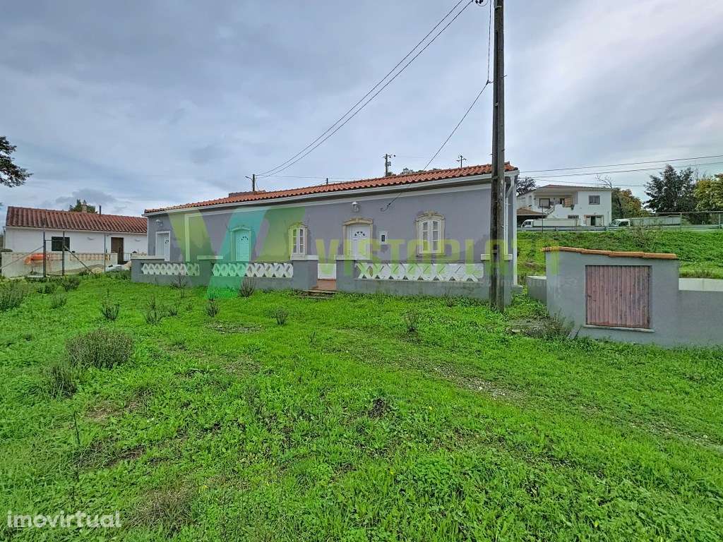Moradia Isolada com Jardim e Boa Exposição Solar em São Bartolomeu ... - Grande imagem: 2/26