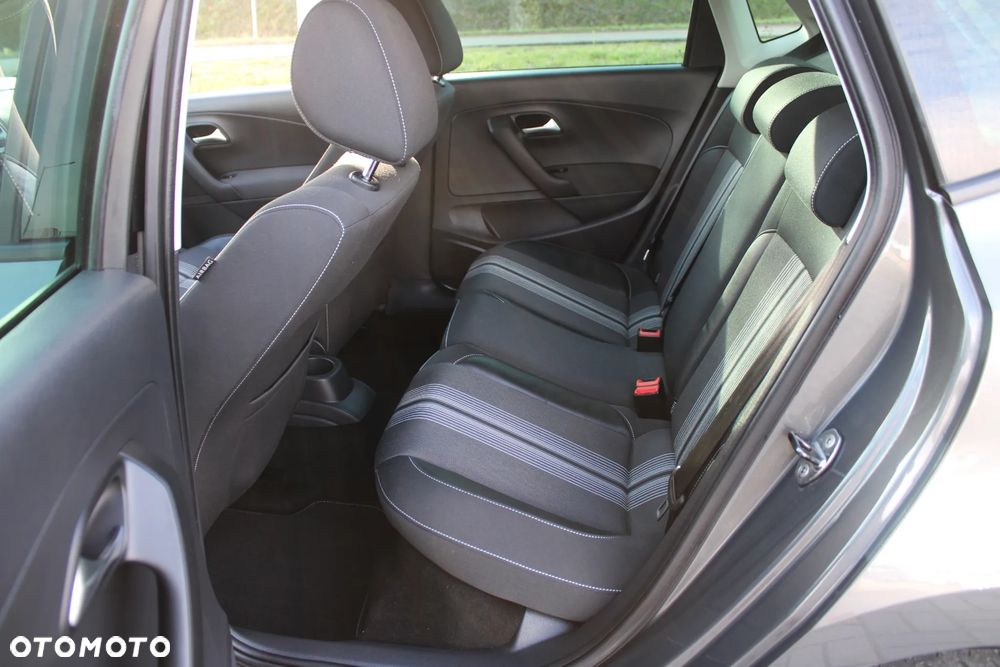 Volkswagen Polo 1.2 TSI MATCH - 29