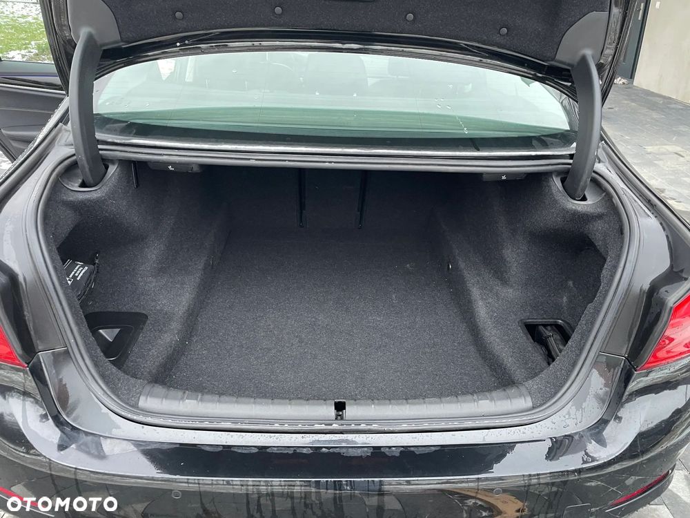 BMW Seria 5 525d Sport Line - 9