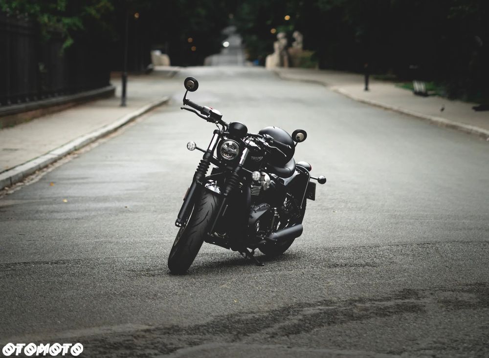 Triumph Bonneville Bobber - 3