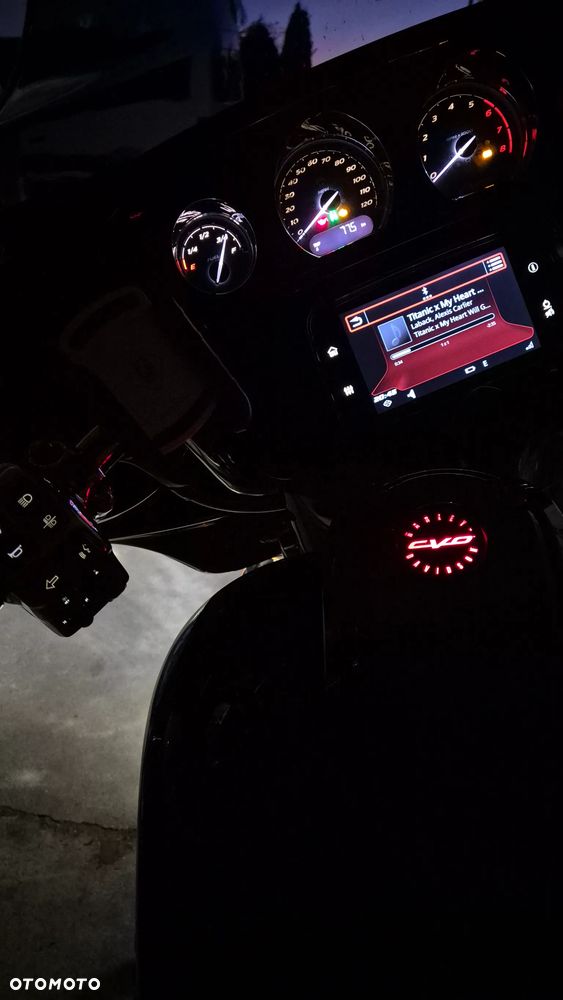 Harley-Davidson CVO Street Glide - 21