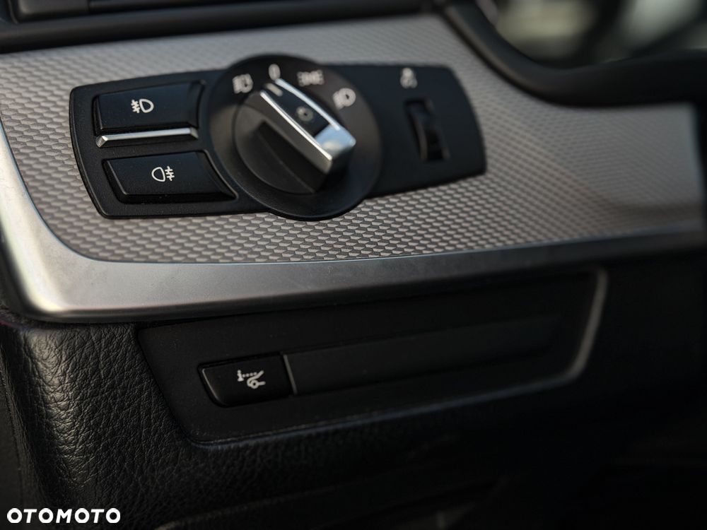 BMW Seria 5 520d xDrive - 14