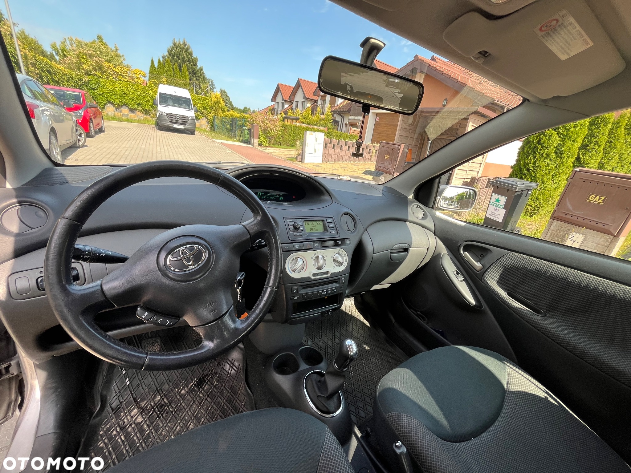 Toyota Yaris 1.3 - 9