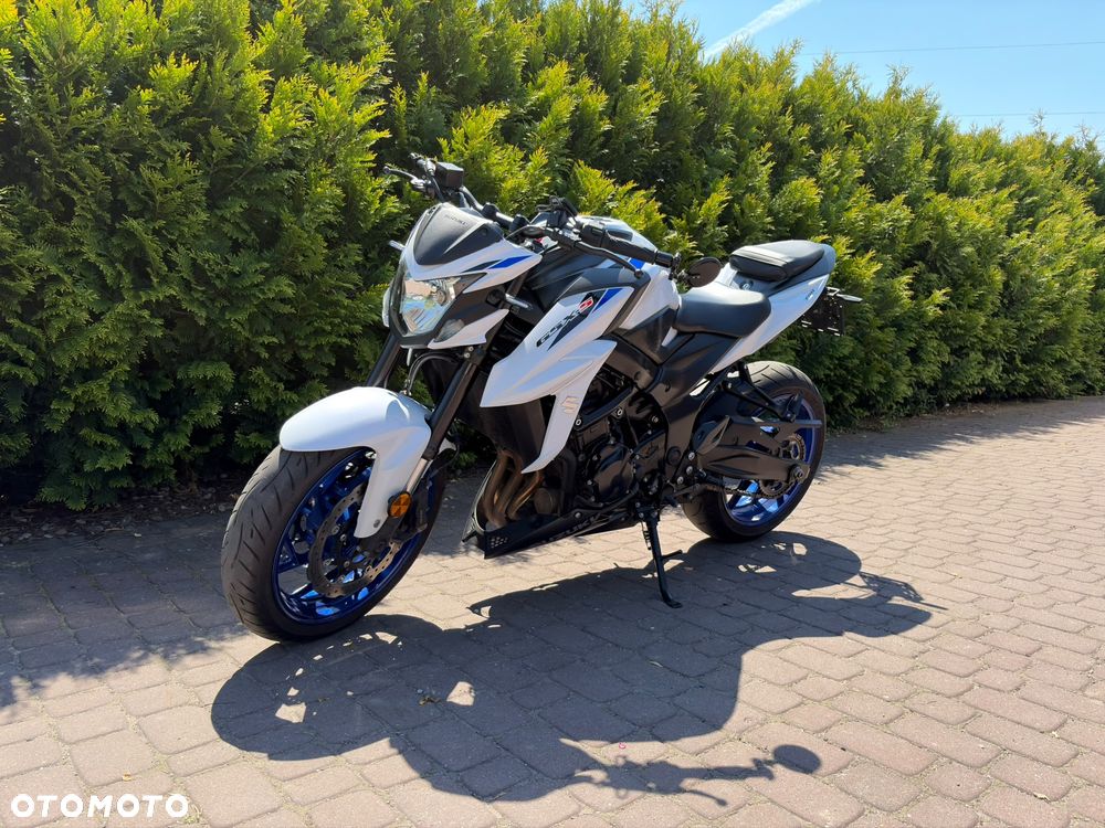 Suzuki GSX - 8