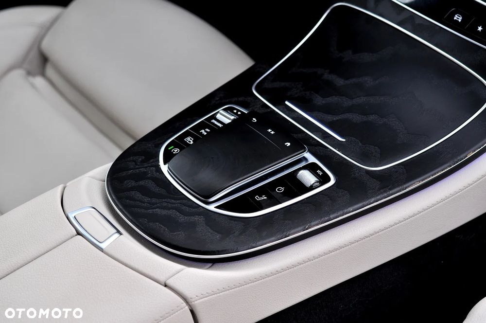 Mercedes-Benz Klasa E 200 9G-TRONIC Avantgarde - 24