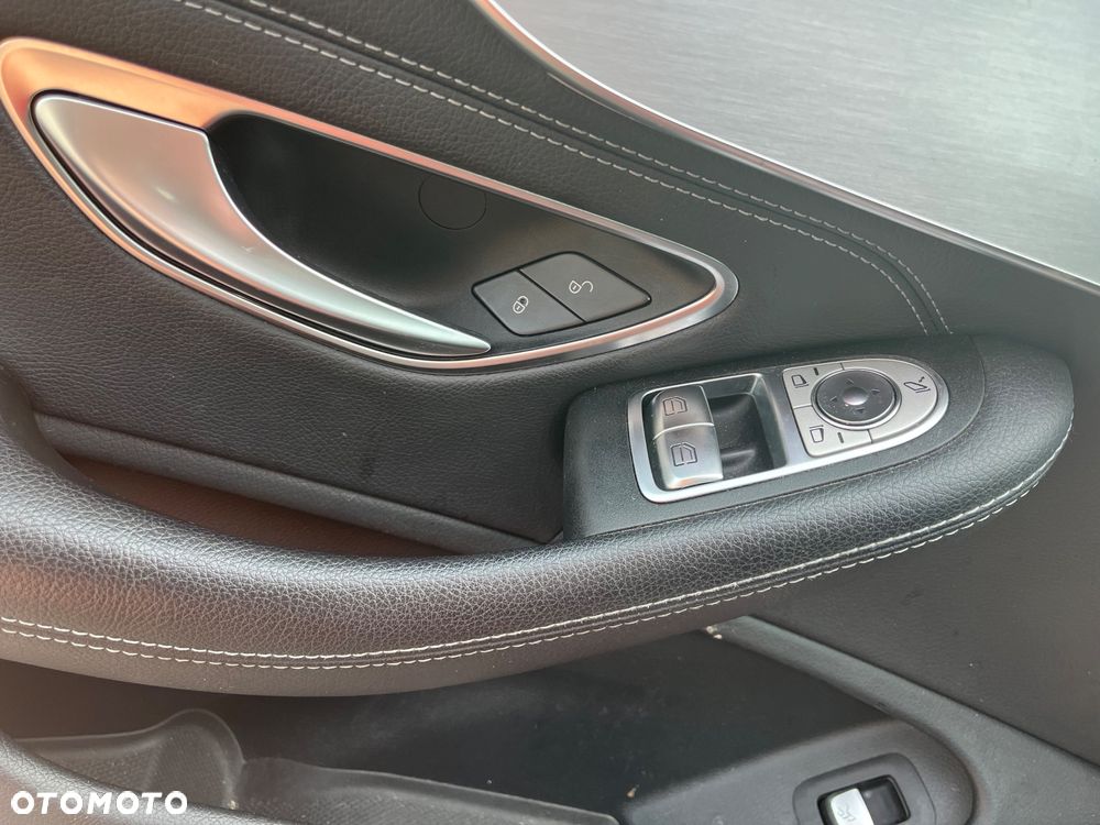 Mercedes-Benz Klasa C 300 9G-TRONIC - 19