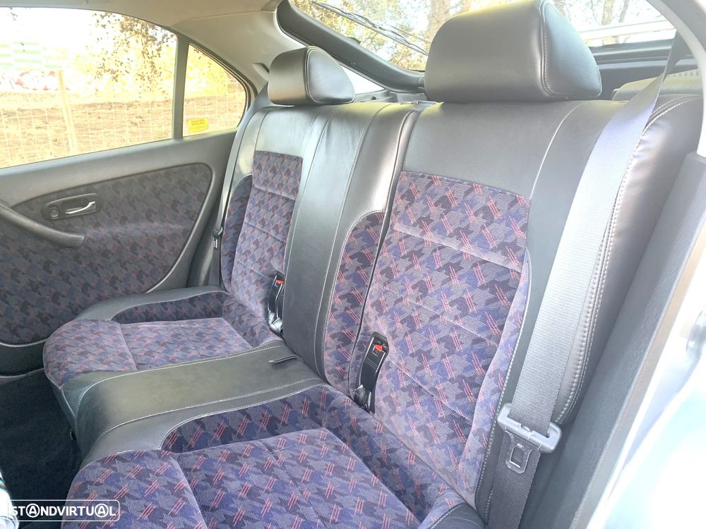 Honda Civic 1.8 VTi - 11