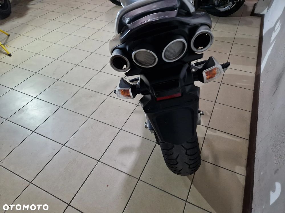 Suzuki GSR - 12