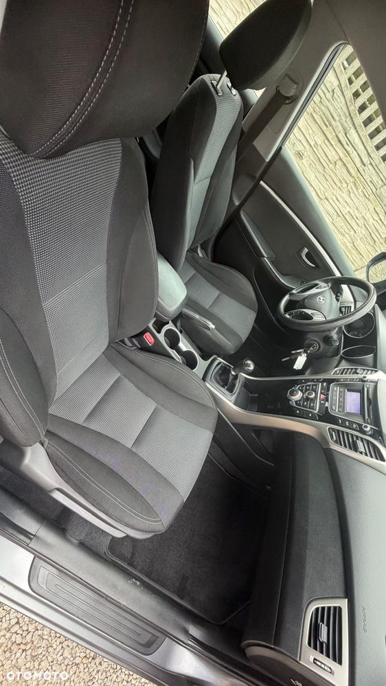 Hyundai i30 blue 1.6 CRDi Style - 35