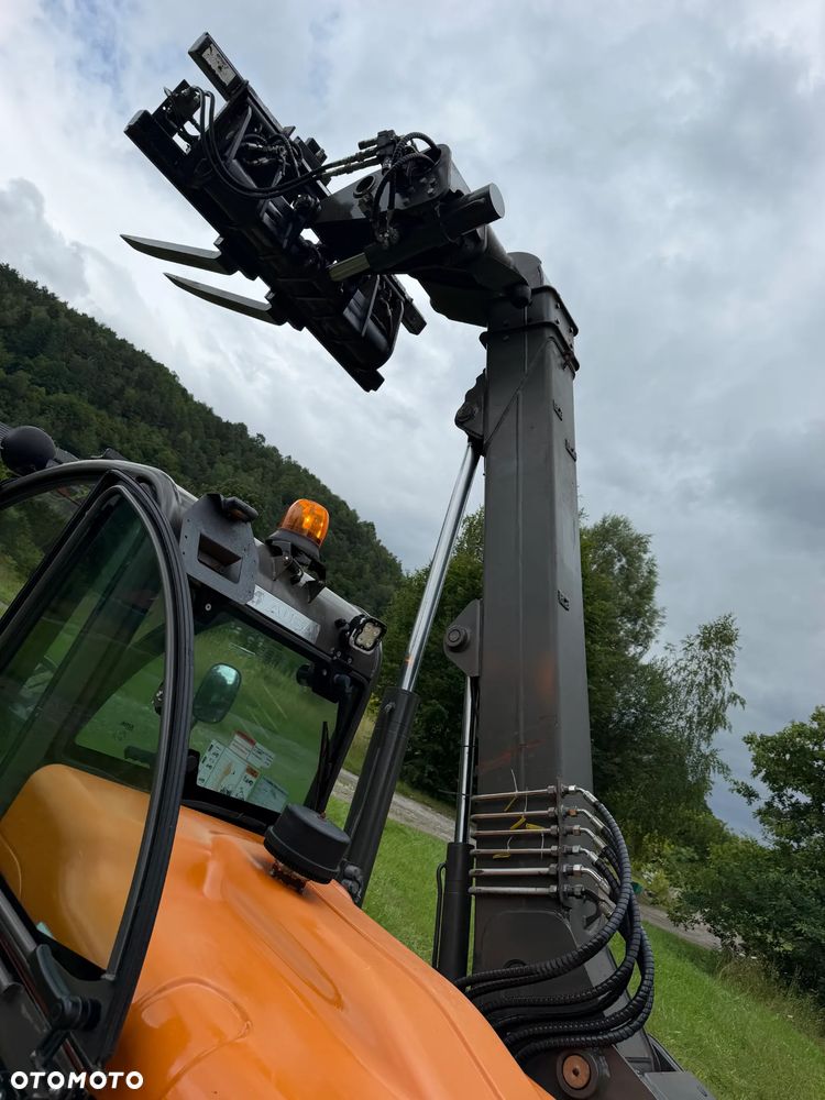 Ausa T204 H. JAPOŃSKA Ładowarka Teleskopowa 4,2 metra Wysuw. Udźwig 2,2 tony. Rozsuwanie wideł HYDRAULICZNE.  Maszyna Jak Nowa z Salonu. Pochodzi z Gospodarstwa Norweskiego! 2017rok. przebieg tylko 3800mtg. Silnik Kubota 4cylindry!  ZERO ZUŻYCIA ORYGINAŁ.  Ani Deka luzów i wycieków. Aktualna DEKRA BMWT. Bardzo mały i zgrabny sprzęt o potężnej wydajnośći. Opony Nowe! Szybka wolna jazda. 3 tryby skrętu! Pełne sterowanie z dżojstika! Wersja Norweska! Kilka dodatkowych wyjść Hydraulicznych! Jazda Hydrostatic Wielka Okazja - 38