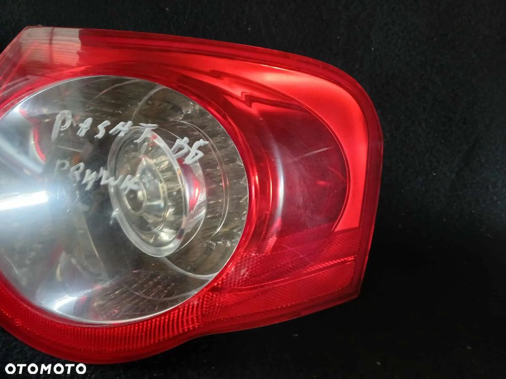 Volkswagen Passat B6 Kombi lampa tylna prawa - 2