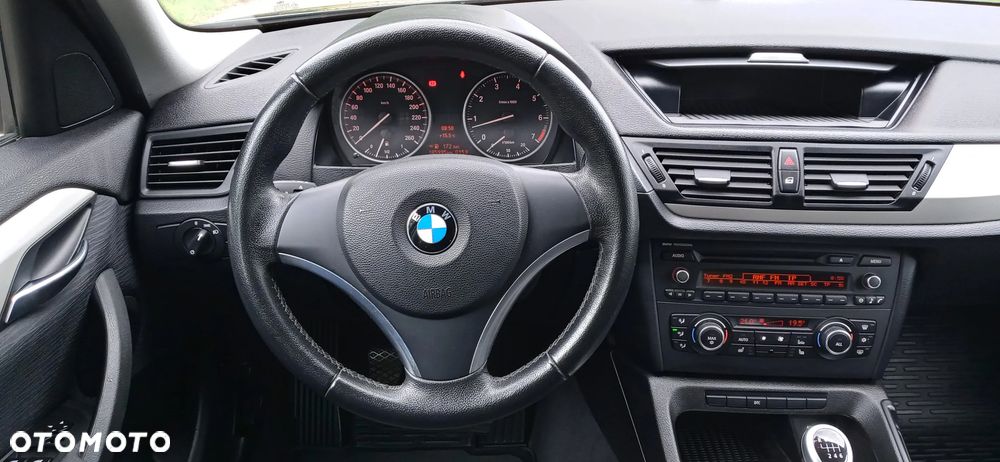 BMW X1 sDrive18i xLine - 33