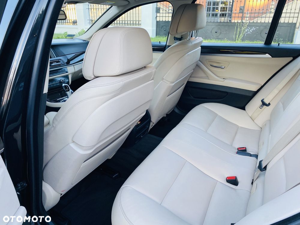 BMW Seria 5 525d xDrive Luxury Line - 11