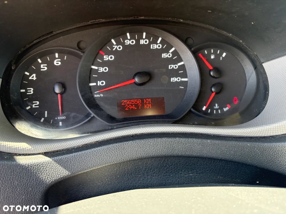 Nissan NV400 - 12