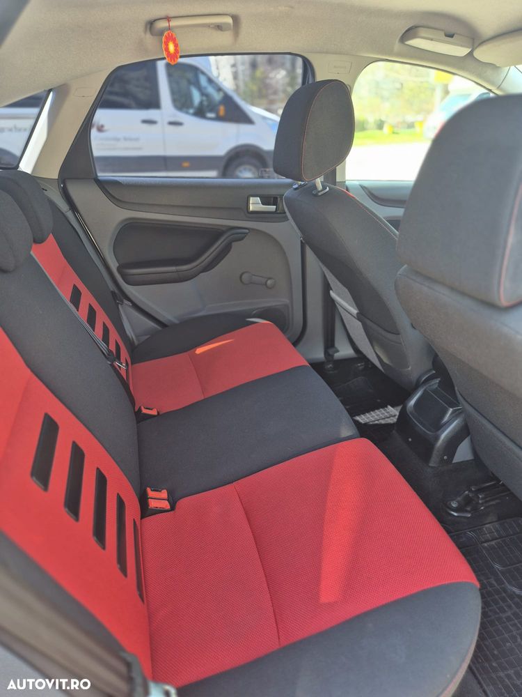 Ford Focus 1.6 TDCi Ambiente - 9