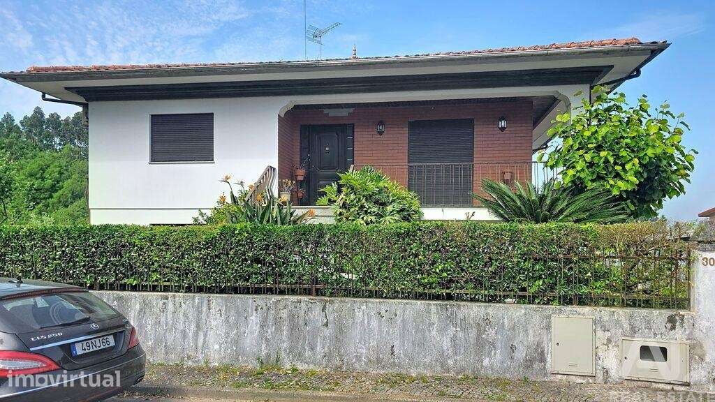 Moradia isolada T4 em Oliveira de Azeméis, Santiago de Riba-Ul, Ul, Ma - Grande imagem: 4/31