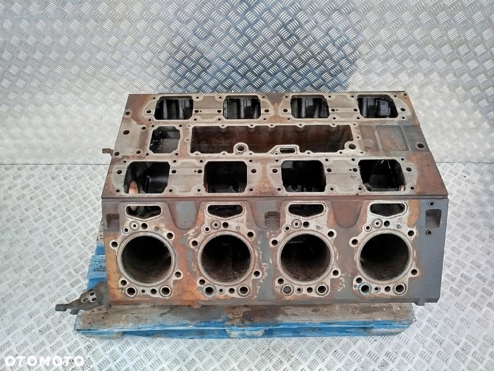 BLOK SILNIKA SCANIA V8 500 - 2