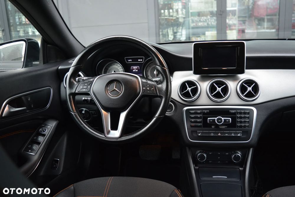 Mercedes-Benz CLA 180 7G-DCT StreetStyle - 26