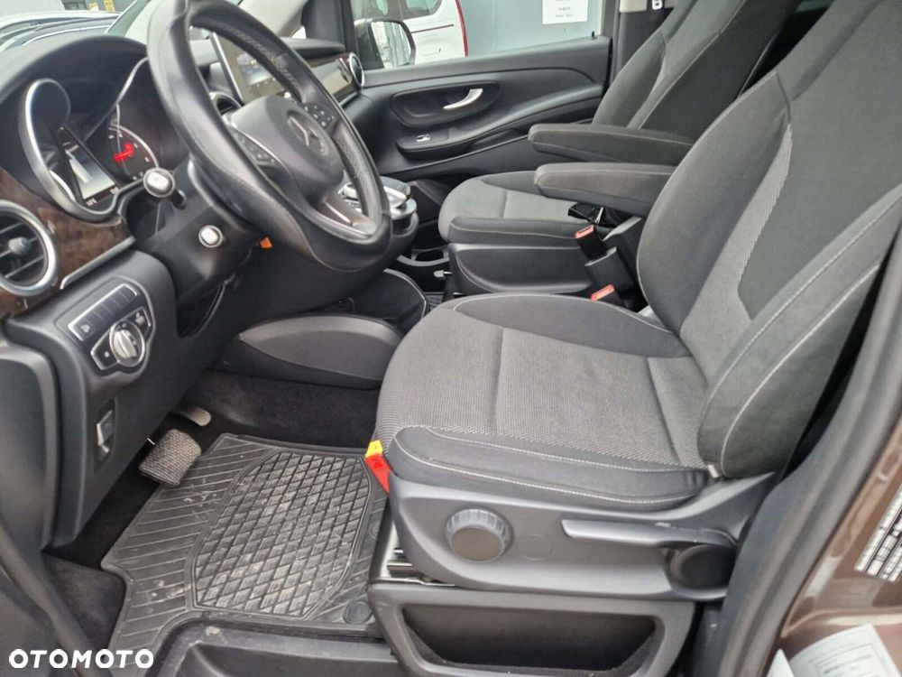 Mercedes-Benz Klasa V - 33