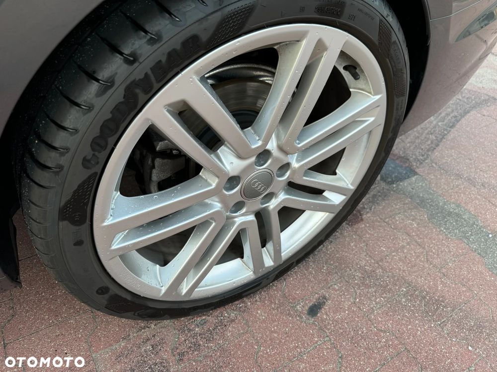Audi A4 Limousine - 8