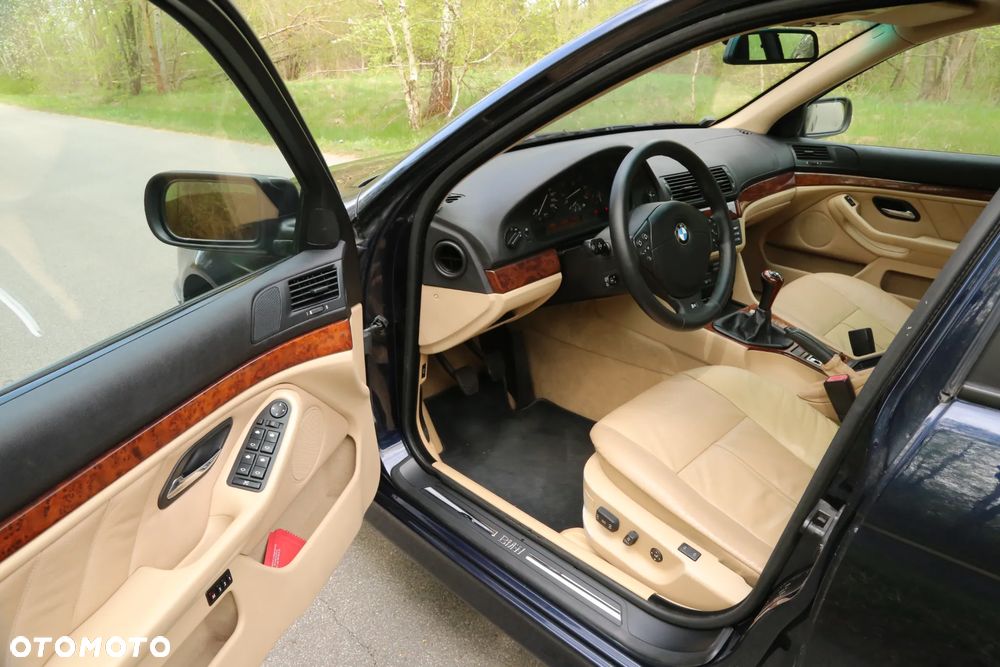 BMW Seria 5 530i Touring Edition Sport - 17