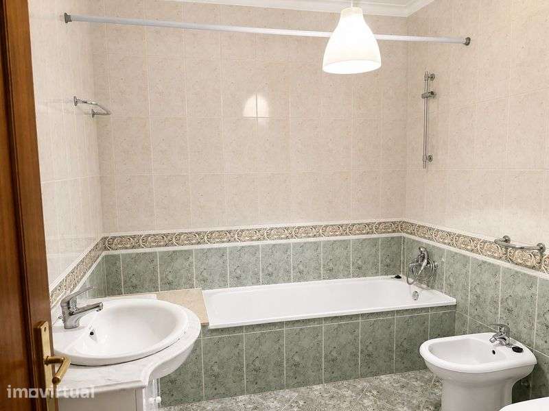 Arrendo apartamento T1+1 em Lamaçaes - Grande imagem: 5/6