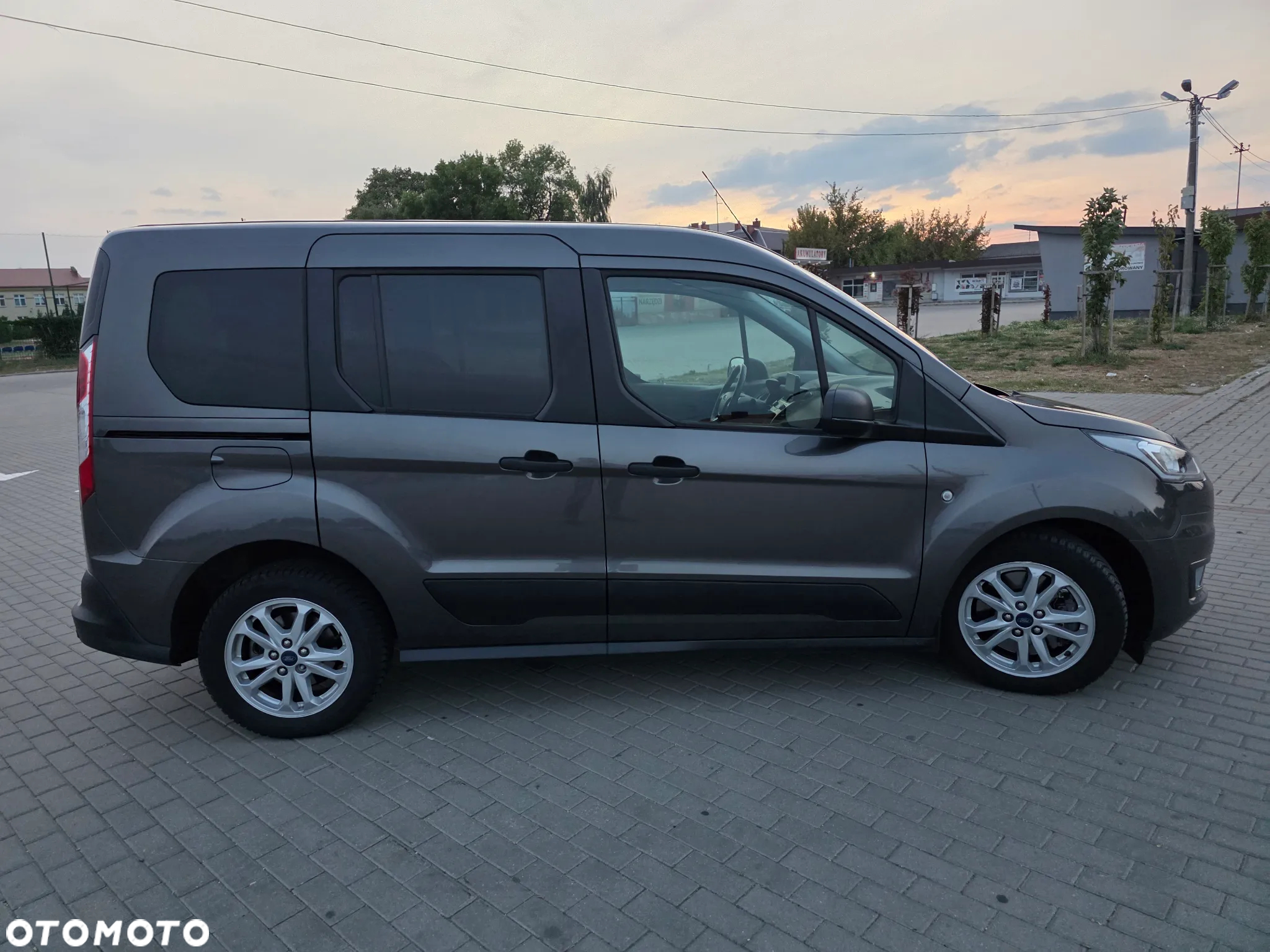 Ford Transit Connect 240 L2 Autm Trend - 11
