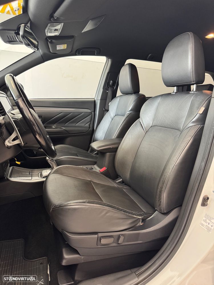 Mitsubishi Outlander 2.4 Intense - 15